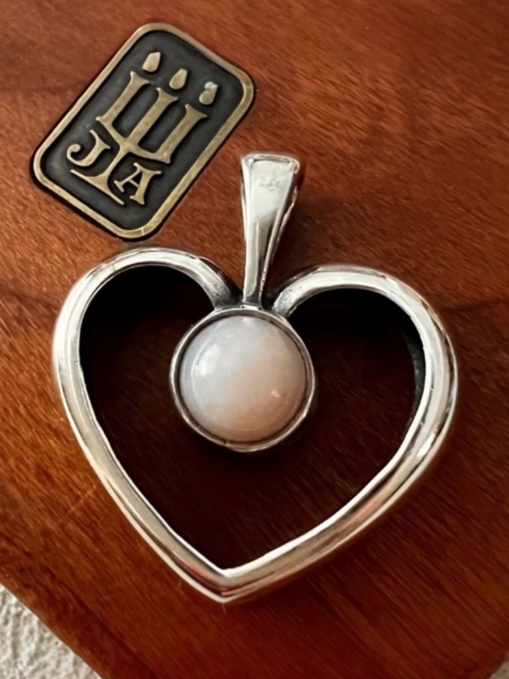 Beautiful & rare JAMES AVERY heart pendant
WITH BOX!